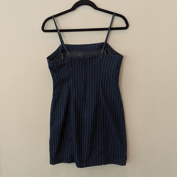 Forever 21 Denim Jumper Size Large - Picture 2 of 3